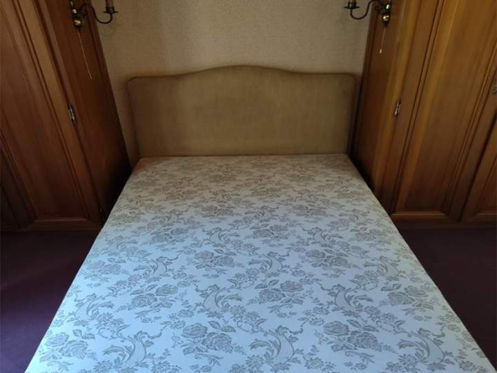 Ensemble matelas et sommier en dimensions 90x190 avec repose du dosseret.